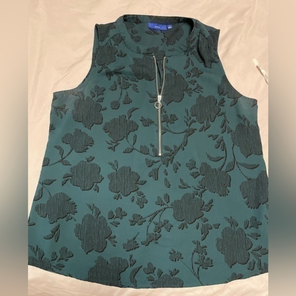 Ladies Apt 9 zip up blouse size large